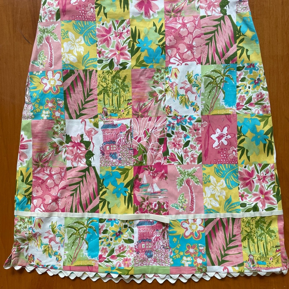 Adorable NWT spring/summer skirt with hem detail!